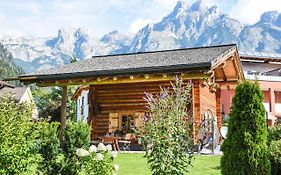 Almchalet Alpenflora